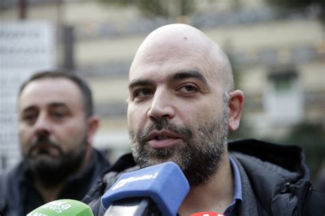 Saviano Fuori Dalla Rai Sinistra In Tilt Il Pd Si Appella All