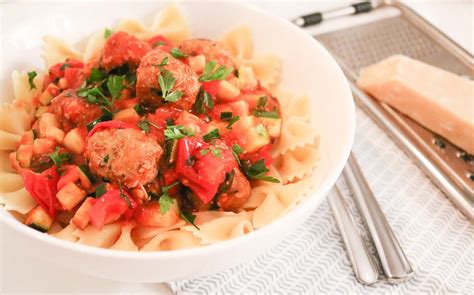 Vlinderpasta Met Gehaktballetjes En Tomatensaus Healthtastic