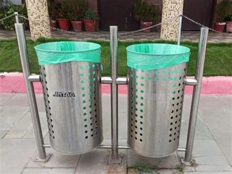 Swing Type Steel Dustbin For Public Place Capacity Ltr At Rs