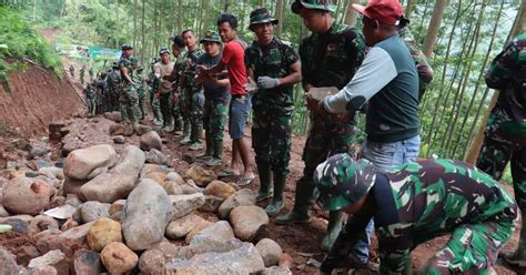 Semangat Gotong Royong Terus Dijaga Di Separuh Waktu Tmmd Kodim Situbondo