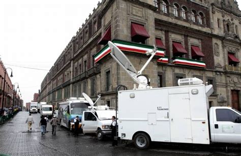 Familiares De Internos De Penal De Oaxaca Protestan En Palacio Nacional