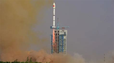 La Chine Lance Trois Satellites De Test De Communication En Orbite