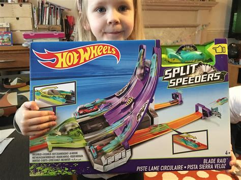 Hot Wheels Split Speeders Blade Raid Trackset - the-gingerbread-house.co.uk