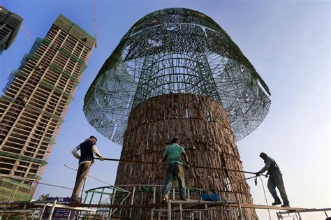 It Takes Mettle—and Wire—to Build the World’s Tallest Christmas Tree - WSJ