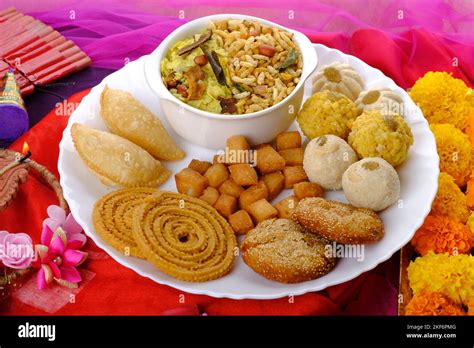 Diwali snacks Diwali faral, Diwali Special sweet and salty snacks ...