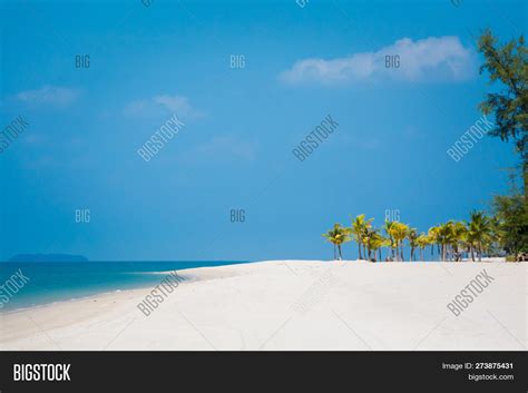 Tanjung Rhu Beach Image & Photo (Free Trial) | Bigstock