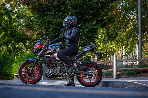 Kawasaki Z Se Abs Naked Motorcycle Special Edition