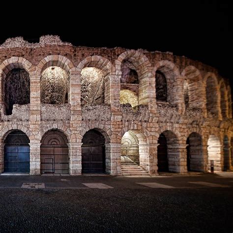 Verona M Illumino Di Meno Luci Spente A Palazzo Barbieri E Gran Guardia