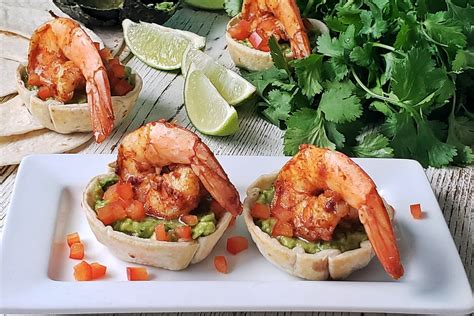 Guacamole And Shrimp Crostini Cups Italian Recipes By Giallozafferano