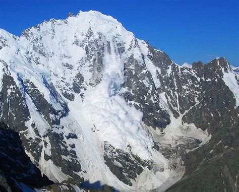 Лавины в фотографиях. Кавказ. / Горы Мира. Кавказ. Безенги / Mountain.RU
