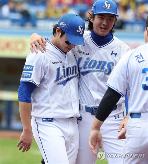 삼성 원태인 어깨 통증으로 조기 강판ks 4차전 2⅓이닝 6실점종합 연합뉴스