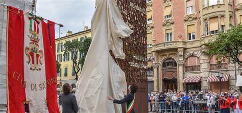 Savona Inaugurata La Stele Dedicata A Sandro Pertini La Stampa