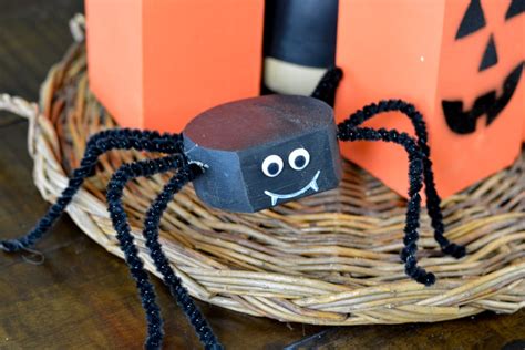 DIY Halloween Spiders