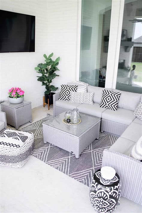 Modern Outdoor Patio Decor | Dallas life and style | Glamorous Versatility