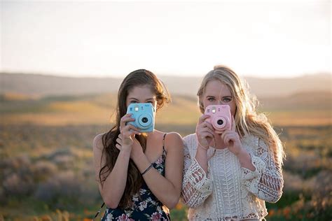 Bff Photo Shoot With Polariods Photoshoot Bff Round Sunglasses