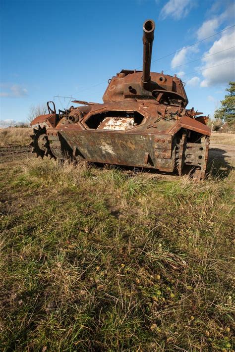 Carro Armato Militare Arrugginito Di Guerra Fotografia Stock Immagine