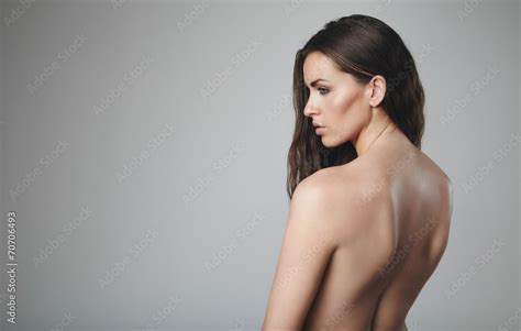 Naked Female Model On Grey Background Stock Foto Adobe Stock