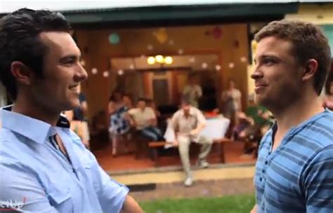 Google faz vídeo pra comemorar a aprovação do casamento gay nos EUA Vírgula