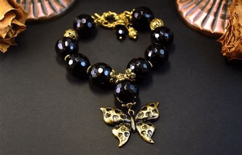 Украшения из оникса для женщин с фото - статьи о ювелирных изделиях и ...