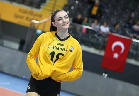 Zehra G Ne Gelecek Sezon Hangi Tak Mda Voleybolunsesi