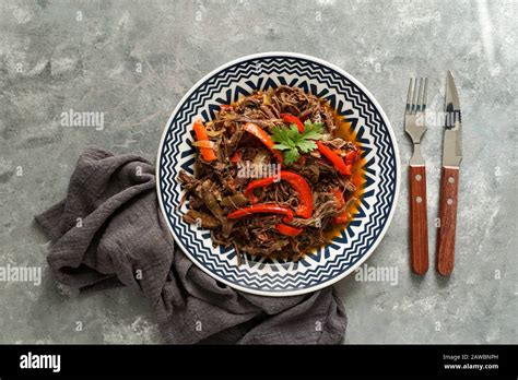 América Latina alimentos ropa Vieja con Plátano frito y arroz Carne