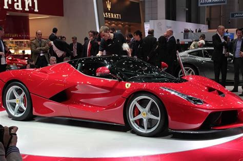 Ferrari LaFerrari hybrid debuts at Geneva motor show