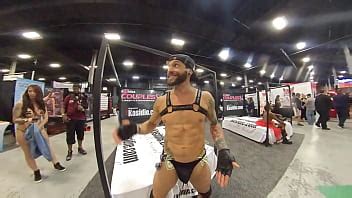 Eddy Danger Haciendo Un Tour Corporal Para Las Damas En Exxxotica Nj Xvideos