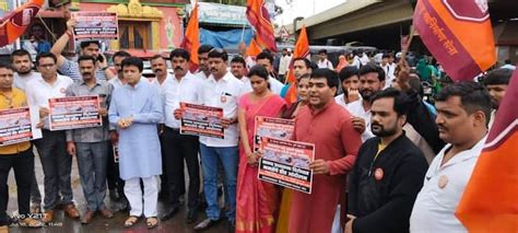 Pune Mns Protest Against Potholes Pune Mns News 24 तासात