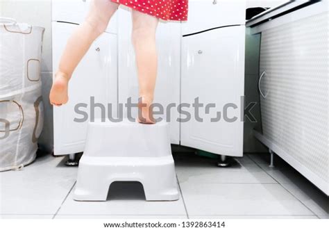 Little Girl Standing Naked On Chair库存照片1392863414 Shutterstock