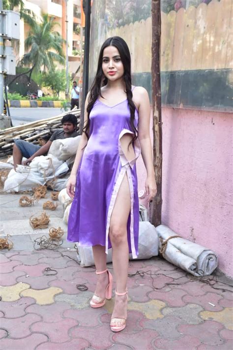 Urfi Javed Steps Out In Weird High Slit Dress With Strange Opening Around Waist Area Pics