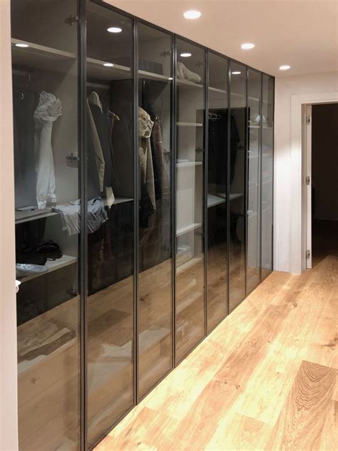 Vestidor Con Puertas De Aluminio Y Cristal Ahumado Cabina Armadio