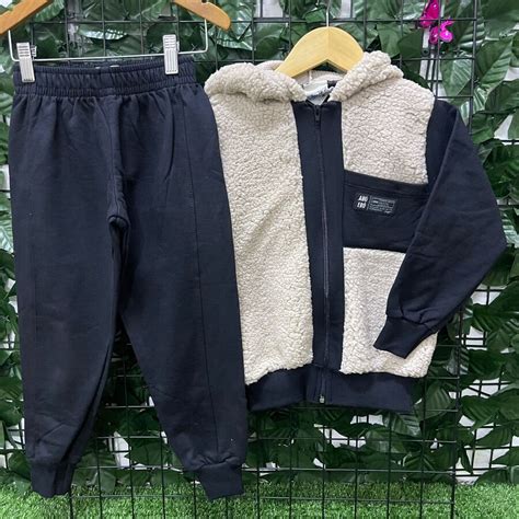 Conjunto Moletom Capuz Peluciado Preto E Nude Infantil
