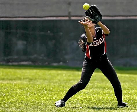 How to Play Center Field in Fastpitch Softball