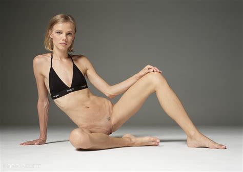 Amateur Girl Riana Ravishing