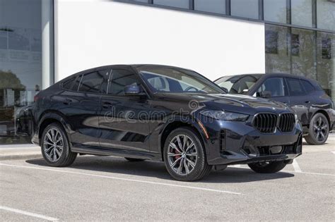 Bmw X6 Xdrive40i Premium Sports Activity Coupe Display Bmw Offers The X6 Xdrive40i As A