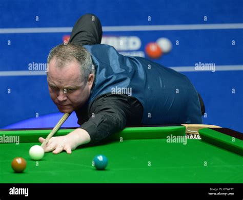 Snooker - Betfred World Championship - Day Two - Crucible Theatre Stock ...