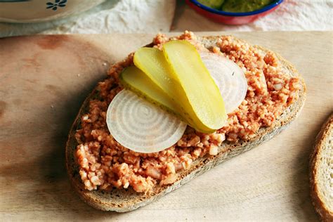 Vegan Mett (German minced pork meat) - Cheap And Cheerful Cooking