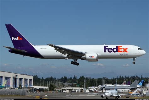 N Fe Fedex Express Boeing F Photo By Nick Dean Id