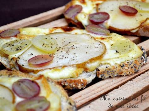 Tartines gourmandes grillées aux poires raisins et fromage de Herve