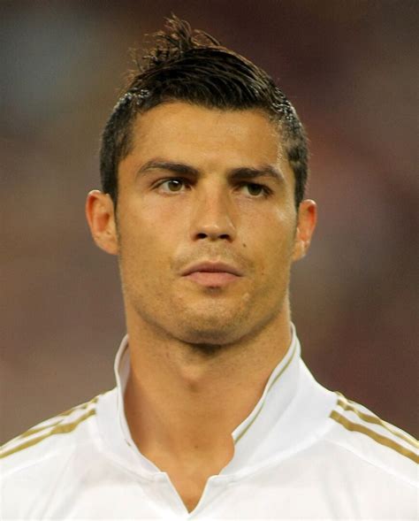 35 Best Cristiano Ronaldo Hairstyles, Haircuts & Colors (2024 Update)