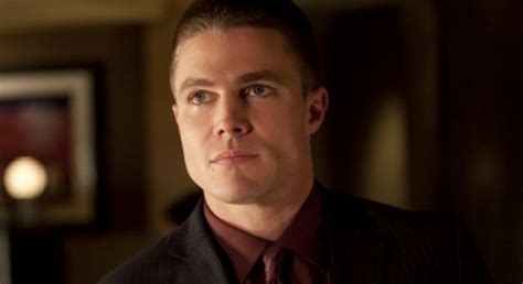 Vampire Diaries & Hung Actor Stephen Amell Cast As The CW's Arrow Lead