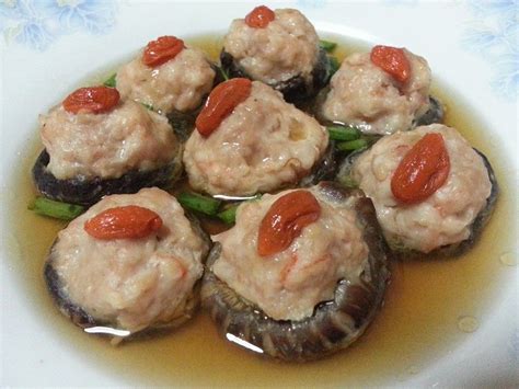 Steamed Mushrooms Stuffed With Minced Meat And Prawns Topped With