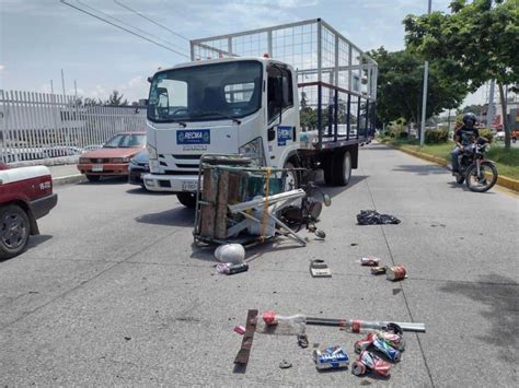 Videohombre Es Atropellado En Su Triciclo Por Camión De Carga En Calles De Veracruz