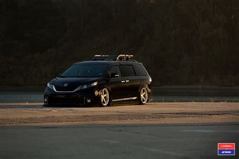 Toyota Sienna Vossen X Work Series Vws