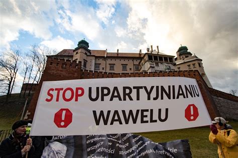 Siedem osób z karą grzywny za grudniowy protest pod Wawelem