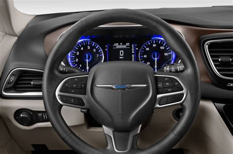 2021 Chrysler Voyager: 16 Interior Photos | U.S. News