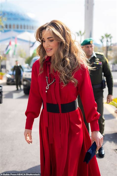 Lady In Red Queen Rania Of Jordan Cuts An Elegant Figure In A Scarlet