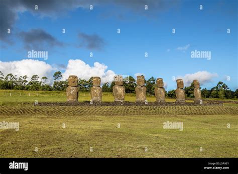 Ahu akivi easter island ancient art hi-res stock photography and images ...