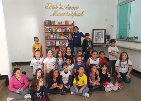 Sme Alunos Do 2º Ano Da Rede Municipal Visitam Biblioteca Municipal