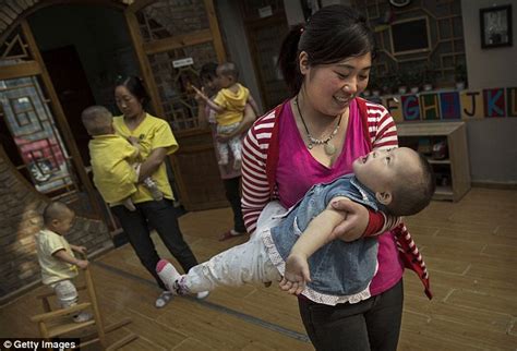 Heartbreaking Goodbyes To Babies At Chinas Baby Hatches Daily Mail